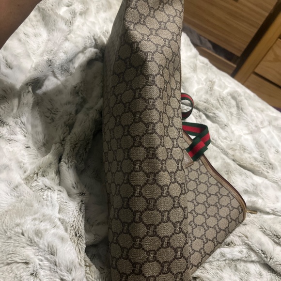 Gucci Plus-Cream Tote Bag with Monogram Pattern and Signature Colors - Picture 10 of 11